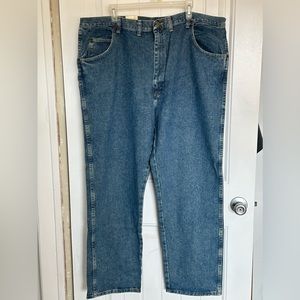 Wrangler Rugged Wear Jeans Mens 44x30 Relaxed Fit Medium Wash Blue Stretch Denim